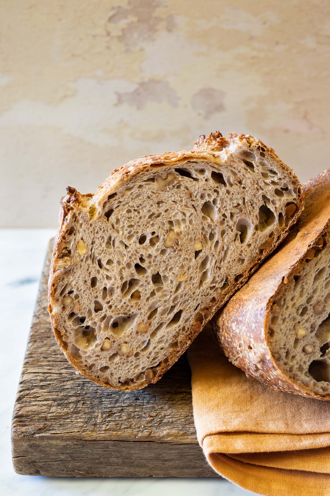 Pane alle noci e pepe nero