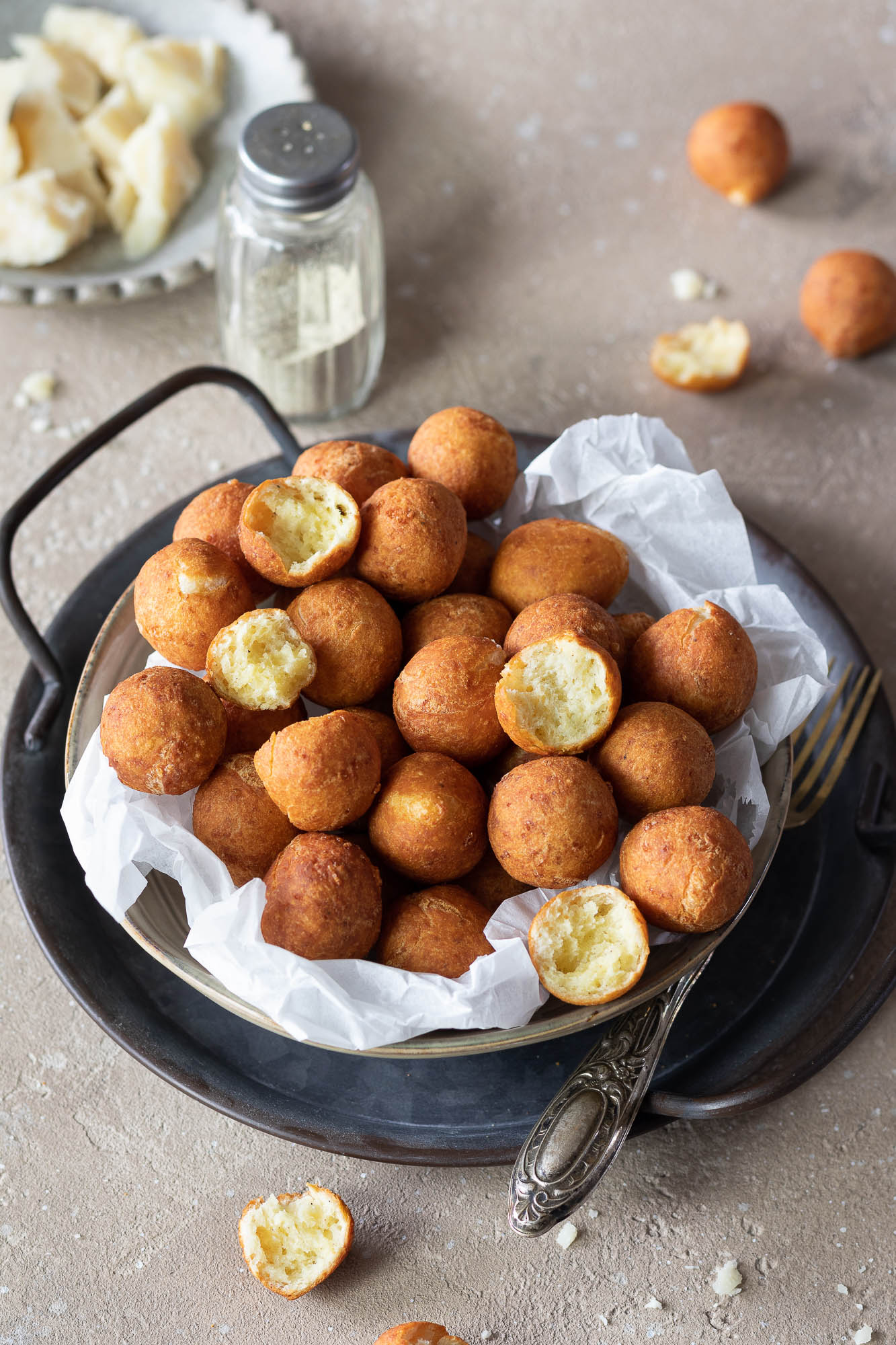 castagnole salate fritte al parmigiano